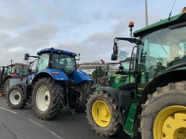 Les agriculteurs commencent le blocus de l'aéroport de...