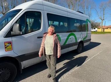 En Ariège : À 68 ans, Gilda garde le cap au volant du bus scolaire,...