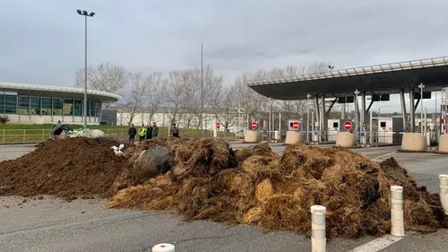 Manifestation agricole : l'autoroute à nouveau coupée entre Agen et...
