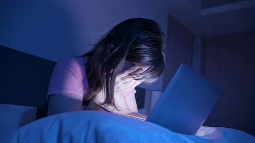 2 ans avec sursis requis contre le policier pervers qui harcelait...