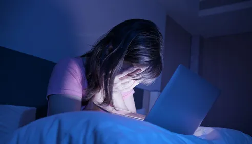 2 ans avec sursis requis contre le policier pervers qui harcelait...