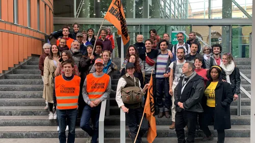 Sursis pour deux militants écologistes jugés pour avoir interrompu...