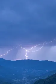 Hautes-Pyrénées : deux randonneurs grièvement blessés après avoir...