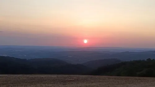Éclipse solaire : l'Occitanie les yeux dans le ciel.