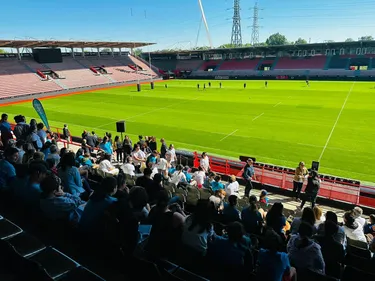 100 jeunes hauts-garonnais ont rencontré les joueurs du Stade...