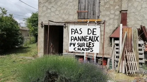 Aude : un projet de parc photovoltaïque contesté près de Montréal