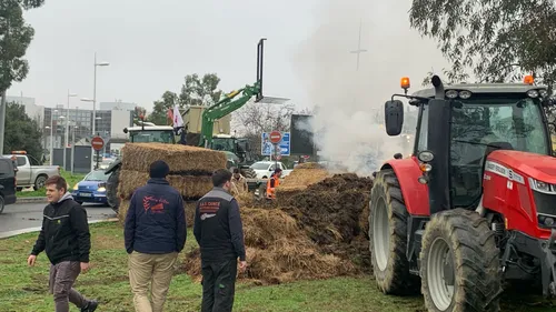 L’aéroport de Toulouse-Blagnac bloqué symboliquement par les...