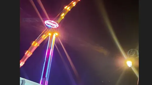 Près de Toulouse, coincés à 35 mètres dans un manège, les pompiers...