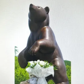 Pyrénées : un hommage à l’ours qui ne fait pas l’unanimité