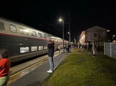 INFO 100%. Naufragés du train : un TGV bloqué entre Agen et Marmande 