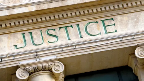 Auch. "C'est moi qui ai poussé mon fils à faire ce geste", l'enfant...