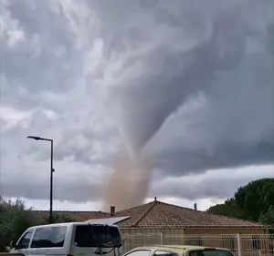 Tornade dans l'Aude : Pomas sous le choc après le passage...