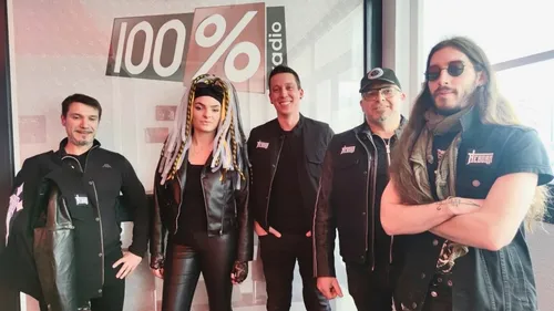 Revel. Le groupe de rock "Reborn" révèle sa signature unique avec...