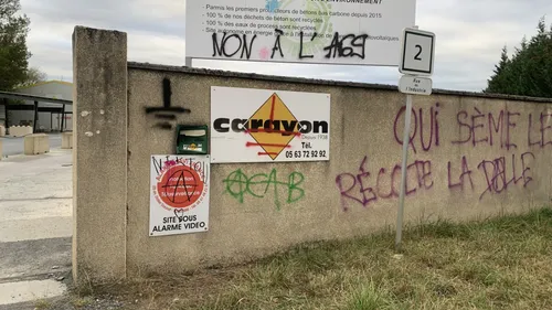 A69. "Des écologistes ont brûlé la centrale à béton la plus...