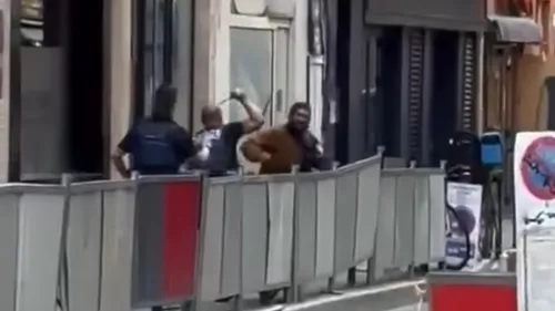 Toulouse : deux policiers municipaux blessés au couteau en...