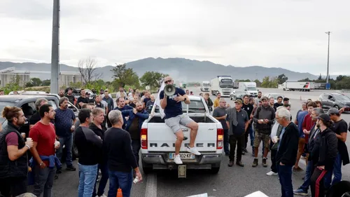 Aude et P-O. Manifestation des viticulteurs qui ont bloqué le péage...