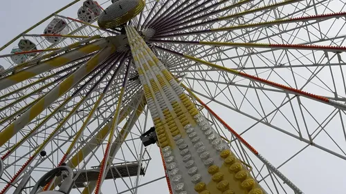 Une grande roue à panneaux solaires à Colmar