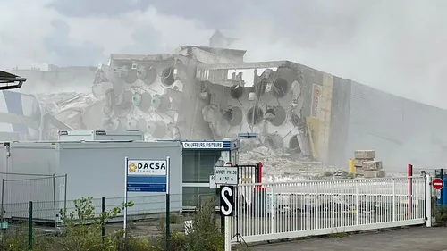 Strasbourg : les images impressionnantes du dynamitage d'une maïserie