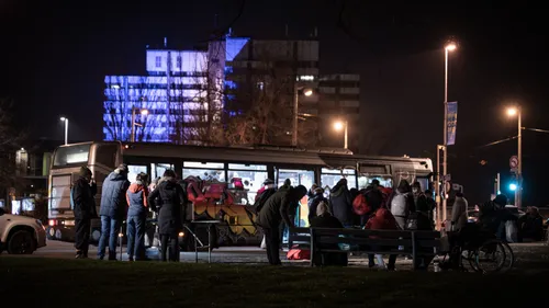 Evacuation du campement de migrants situé Place de l'Étoile à...