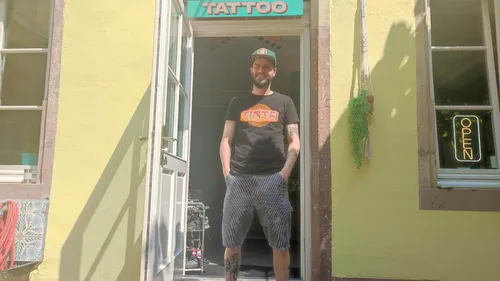 Tatouage : l'Alsace dans la peau chez Émail Noir