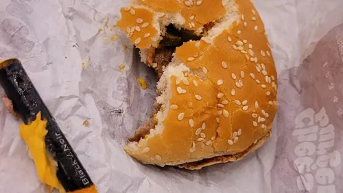 Altrkirch : un crayon dans son burger ! 
