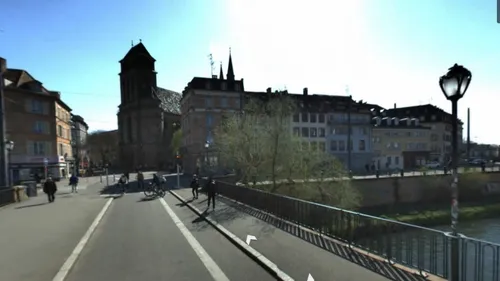 Deux morts après la chute d'une voiture dans l'Ill à Strasbourg