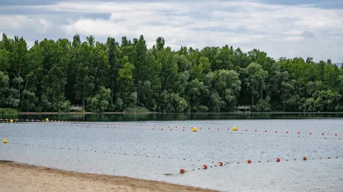 Un festival sur une scène flottante à la base nautique de Colmar 
