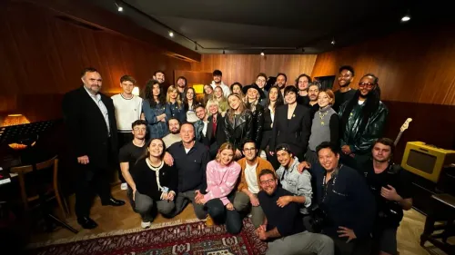 Helena et 30 artistes chantent pour les Pièces Jaunes