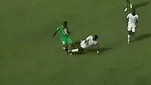 Football : tacle violent sur le Strasbourgeois Habib Diarra