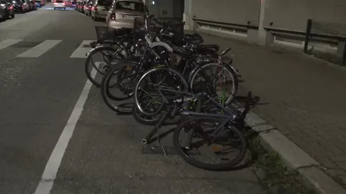 Strasbourg : un fourgon de police percute des vélos stationnés