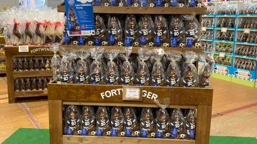 Des lapins de Pâques avec le maillot du Racing