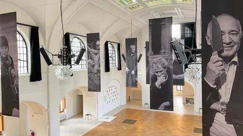 Unterlinden : des collégiens exposent au côté d’un artiste émérite