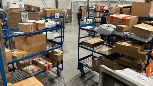 La Poste en plein boom des colis avant les fêtes de Noël