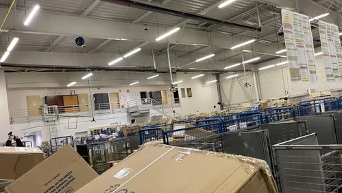 Vous attendez votre colis ? Il est peut-être au centre de tri de...