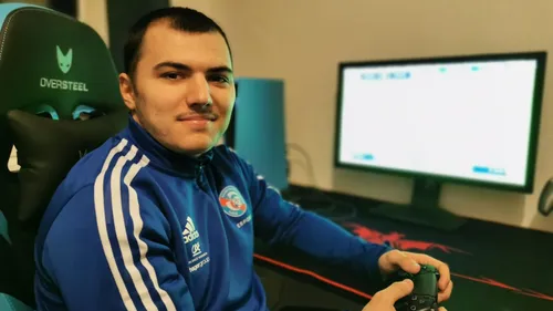 Valentin, attaquant du Racing... sur FIFA