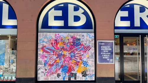La librairie Kléber de Strasbourg taguée par Brunograffer