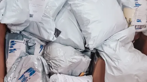 Une revente de colis perdus à la Place des Halles à Strasbourg