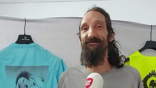 Après des années dans la rue, il lance son entreprise de flocage à...