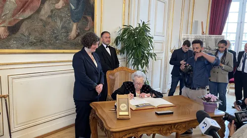 Rescapée d’Auschwitz, Simone Polak, médaillée d'honneur de la ville...