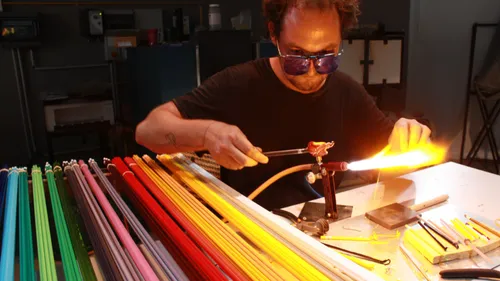 Hérault : La Biennale du Verre revient souffler un vent de création...