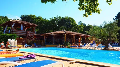 Vacances : le camping, véritable star de cet été ?