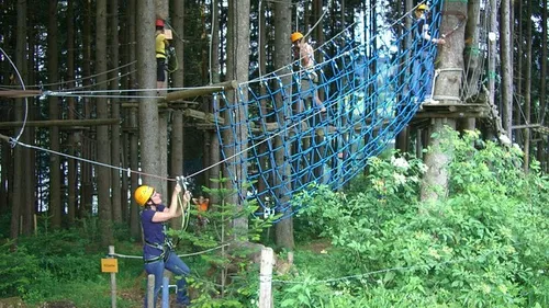 Loisirs : une centaine de spots d’accrobranche en région Occitanie