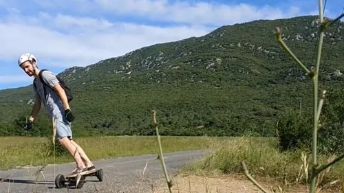 Des balades en longboard électrique autour du Pic-Saint-Loup