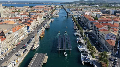 Hérault : une table solaire flottante pour aider les huîtres face...