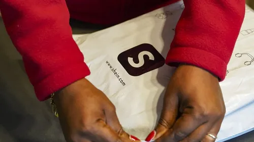 Shein, Temu… L’Europe serre la vis : les petits colis importés...