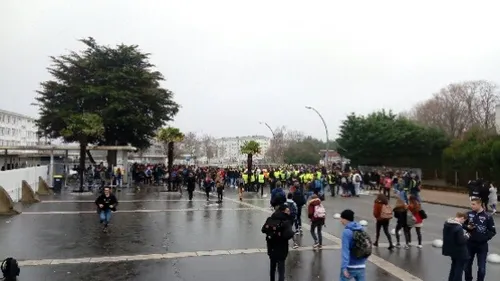 Saint-Nazaire : un manifestant de 19 ans condamné pour avoir...