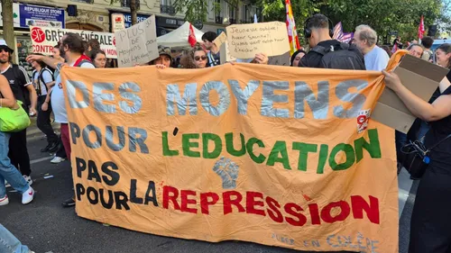 Mobilisation lycéenne : des dizaines de milliers de manifestants...
