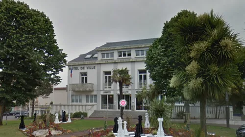 Saint-Brevin-les-Pins : la maison du maire cible d'un incendie...