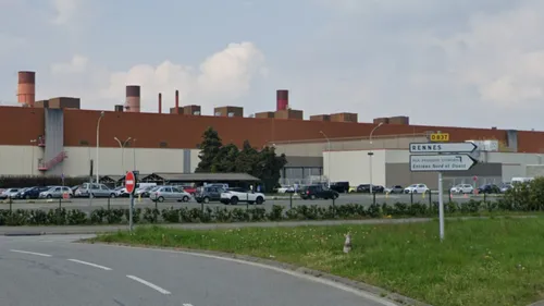 Ille-et-Vilaine : une importante fuite d'eau sur une route...