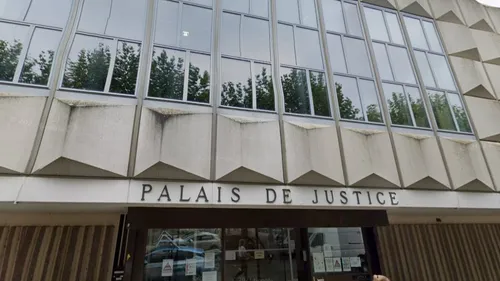 Vendée : son prêt est refusé, il lance sa voiture dans la devanture...